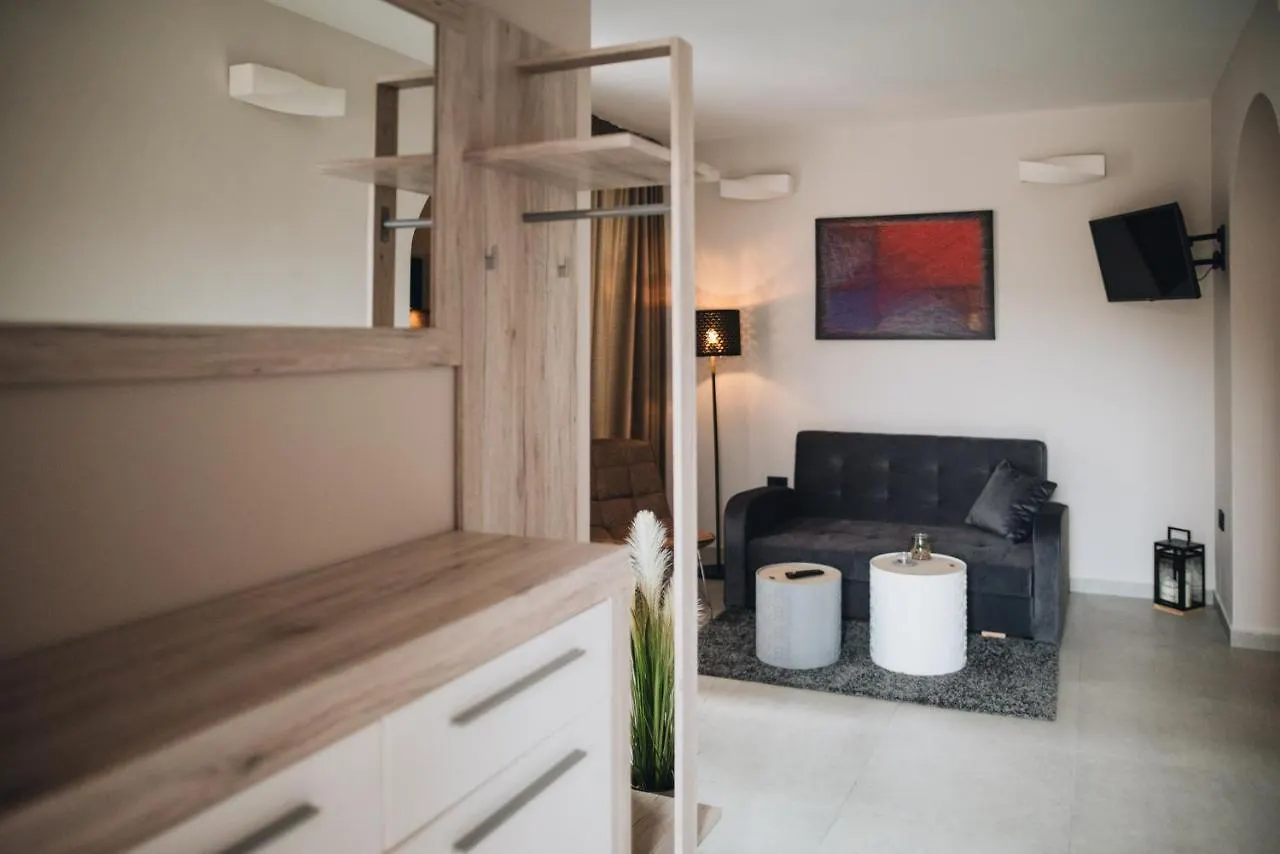 Stay In The Very Heart Of Porec - 50M To The Beach