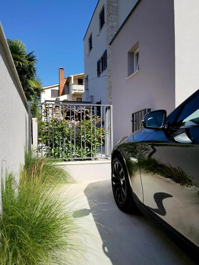 Stay In The Very Heart Of Porec - 50M To The Beach Lägenhet