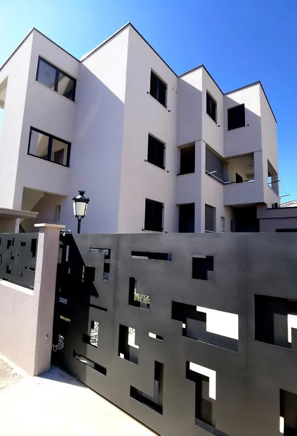 Stay In The Very Heart Of Porec - 50M To The Beach